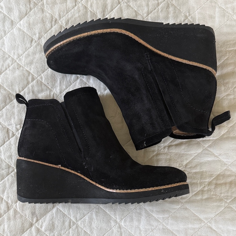 Sofft Emeree Black Suede Wedge Ankle Boots size 9.5